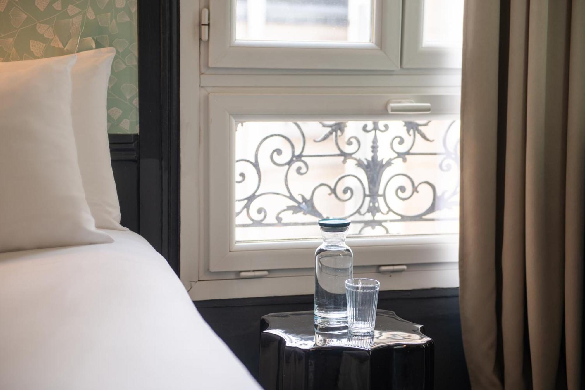 Hotel Avama Prony Paris Room photo