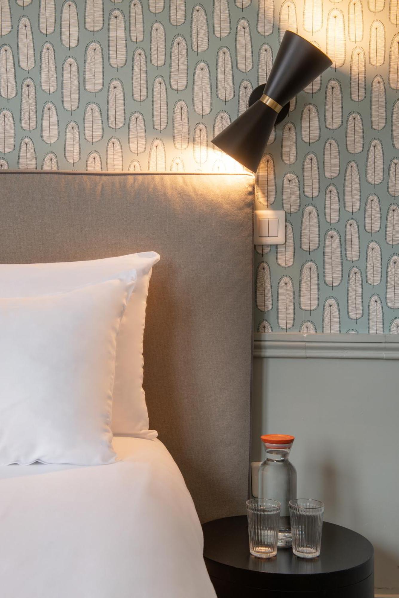 Hotel Avama Prony Paris Room photo