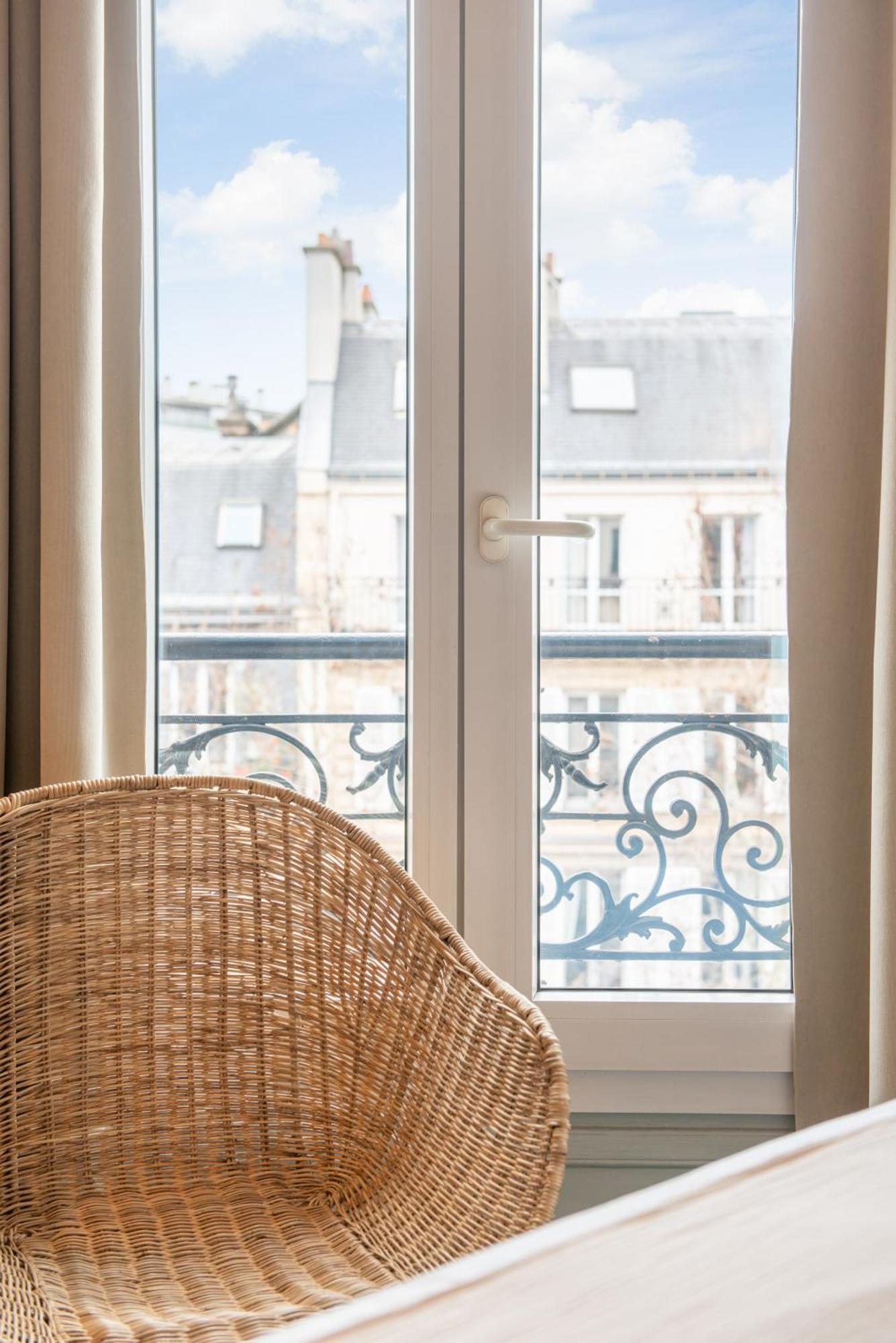 Hotel Avama Prony Paris Room photo