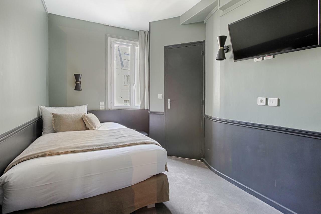 Hotel Avama Prony Paris Exterior photo